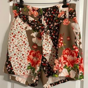 Ladies 7th Avenue shorts,